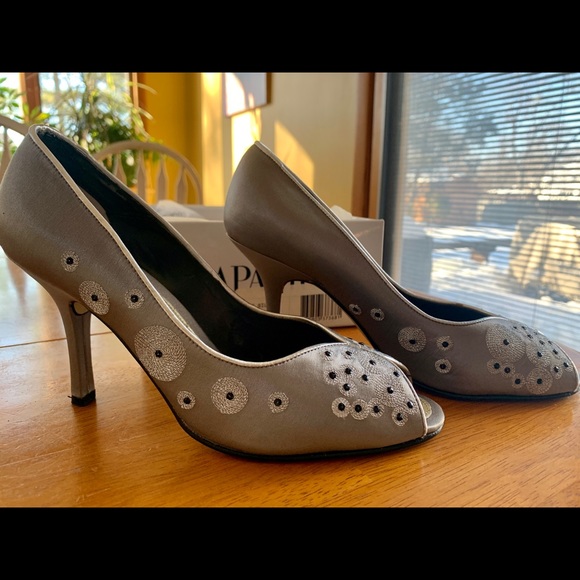 Women’s Caparros Emilia Smoke Peep Toe Shoe (6.5) - Picture 5 of 6